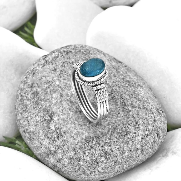 Neon blue apatite ring sizes 7 - 8.5 - Picture 8 of 8